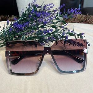 NWT Boutique Fashion Sunglasses